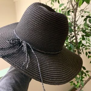 UO black straw hat